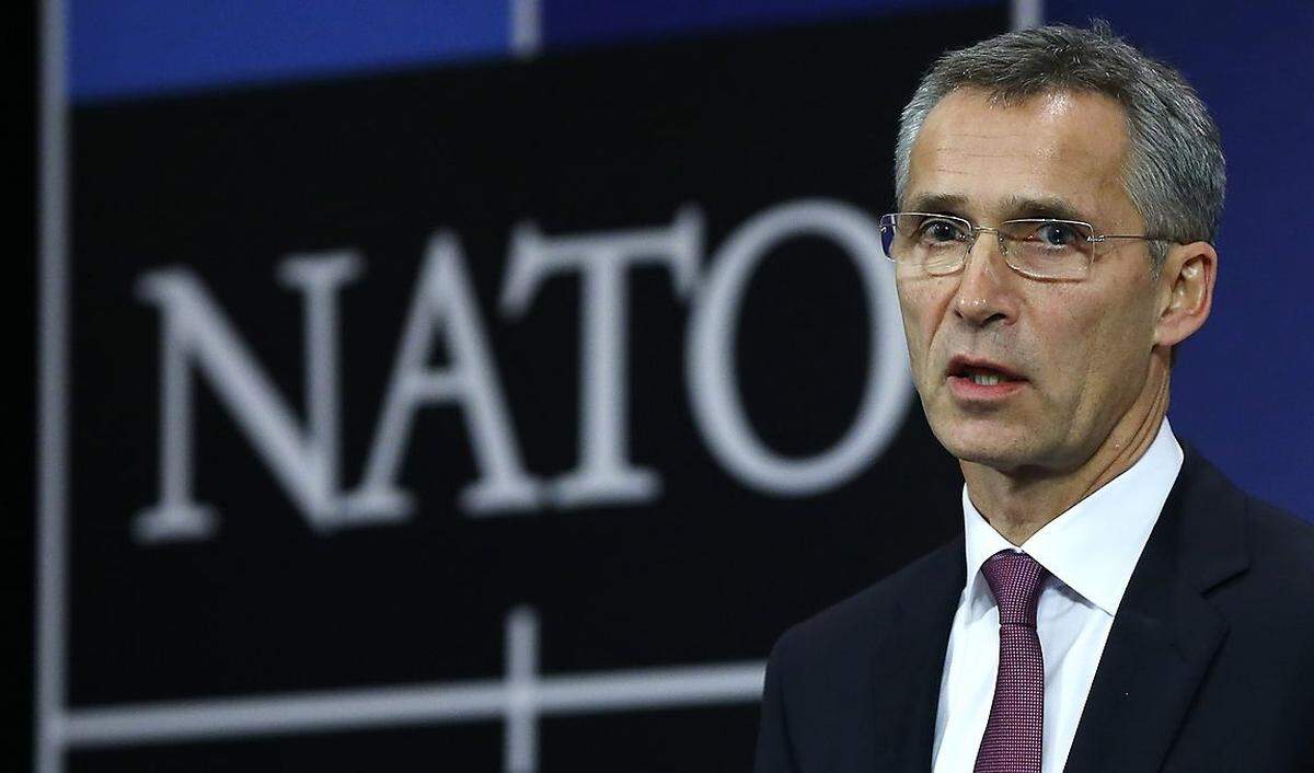 NATO-Generalsekretär Jens Stoltenberg teilte mit: "Dies war eine barbarische Tat und ein abscheulicher Angriff auf die Pressefreiheit. (...) Terrorismus in all seinen Arten und Erscheinungsformen kann niemals toleriert oder gerechtfertigt werden."