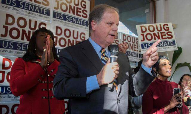Überraschender Sieg des Demokraten Doug Jones bei der Senatswahl in Alabama.
