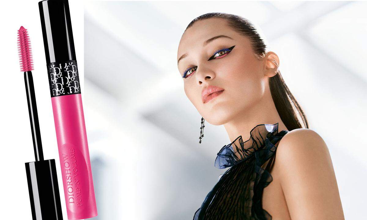 Blickdicht. Nur Augen für knallige Farben hat Dior-Beauté-Kreativdirektor Peter ­Philips, der für das Runway-Make-up der Marke eigene Produkte konzipierte. Den von Profis verwendeten „Pump’n’Volume“-Mascara gibt es nun in vier neuen Neonnuancen.