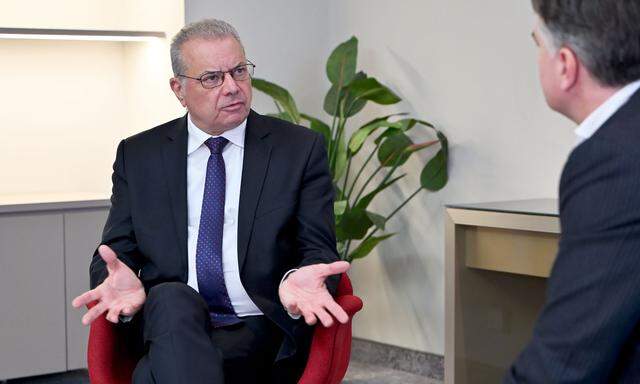 Zyperns Innenminister Nicos Nouris fordert die EU-Kommission auf, den Turkish Airlines Sanktionen anzudrohen. 