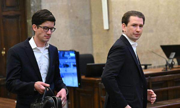 Ex-Kabinettschef Bernhard Bonelli und Ex-Kanzler Sebastian Kurz (rechts im Bild) im Wiener Straflandesgericht 