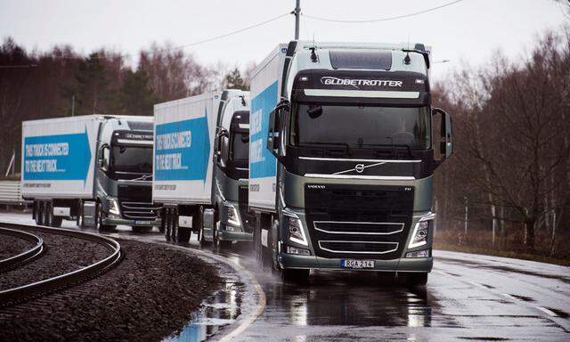 Ein vom BMVIT gefördertes Forschungsprojekt untersucht Vor- und Nachteile des Platoonings von Lkw. 