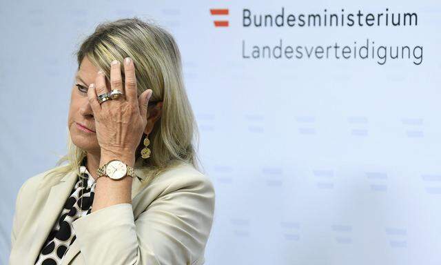  Verteidigungsministerin Klaudia Tanner (ÖVP)