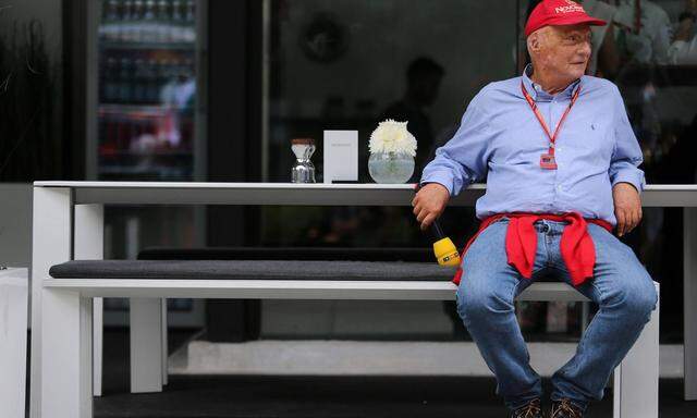 Niki Lauda muss sich nun einer mehrwöchigen Rehabilitation unterziehen. 