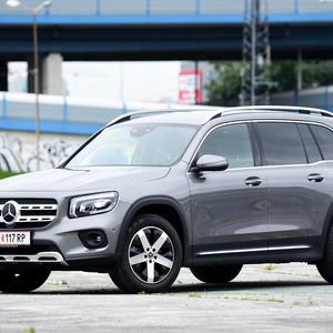 Von freundlichem Ausdruck und mit sichtbar viel Raum zwischen denAchsen: Mercedes GLB, hier mit Frontantrieb und 150 Diesel-PS.