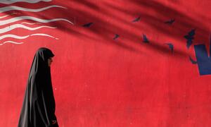 Malereien an der Mauer der einstigen US-Botschaft in Teheran. Irans Propaganda bezeichnet die USA als Erzfeind. Nun steigen die Spannungen weiter an.