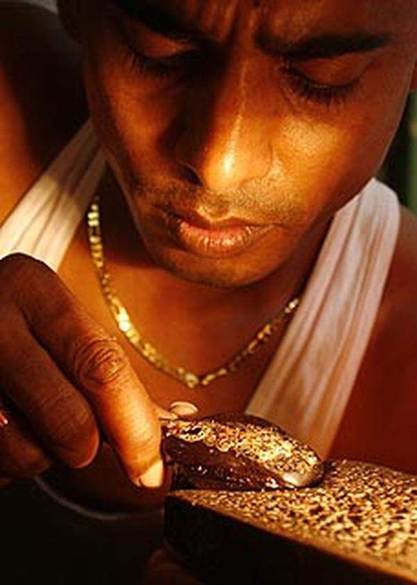 Einen enormen Stellenwert hat Goldschmuck in den Boom-Regionen Asiens wie Indien und China. Indien war zuletzt laut World Gold Council der weltgrößte Goldimporteur mit fast einem Viertel der weltweiten Nachfrage.