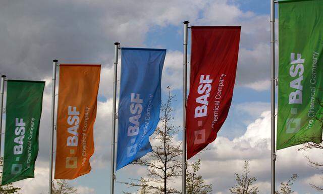 BASF ist derzeit mit Gegenwind aus mehreren Seiten konfrontiert. 