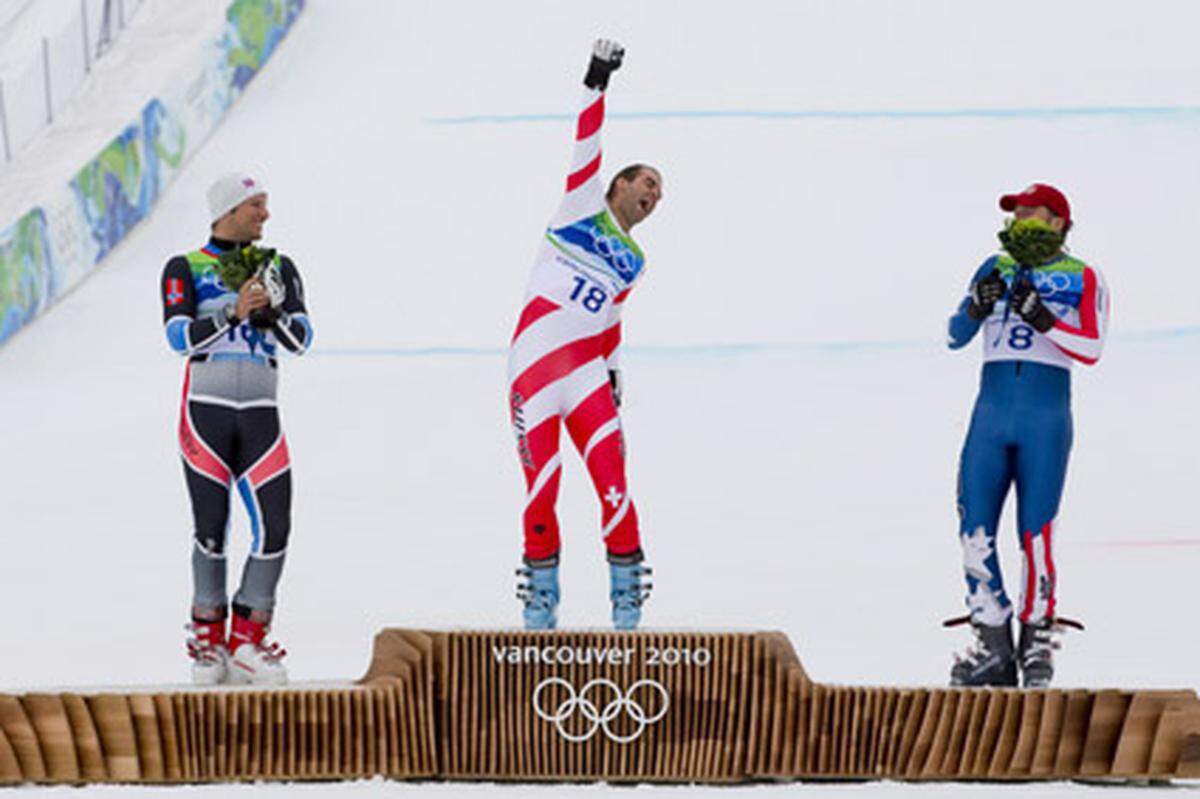 Ein Siegerfoto ohne Österreicher brachte die Königsdisziplin Abfahrt bei Olympia: Didier Defago aus der Schweiz gewann vor dem Norweger Aksel Lund Svindal und Bode Miller (USA).