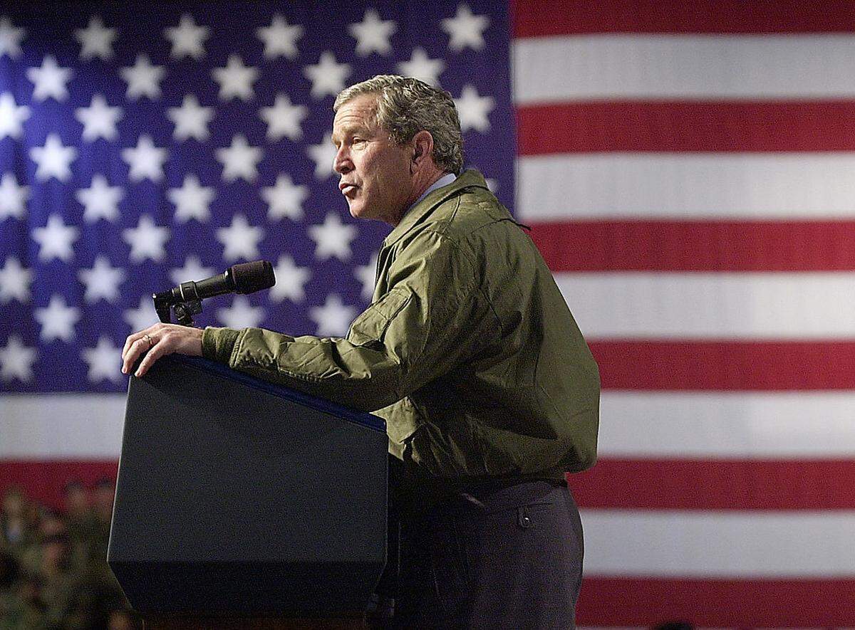 George W. Bush, von 2001 bis 2009 Präsident der USA, hatte zu Beginn des Jahres 2003 kein leichtes Los: Immerhin musste er der Welt seinen Plan, den Irak anzugreifen, verkaufen.(epos)