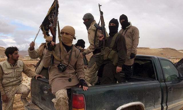 Kämpfer der Nusra-Front in Syrien. Al-Qaida verlor in den vergangenen Jahren die Kontrolle über viele ihrer lokalen Unterorganisationen.