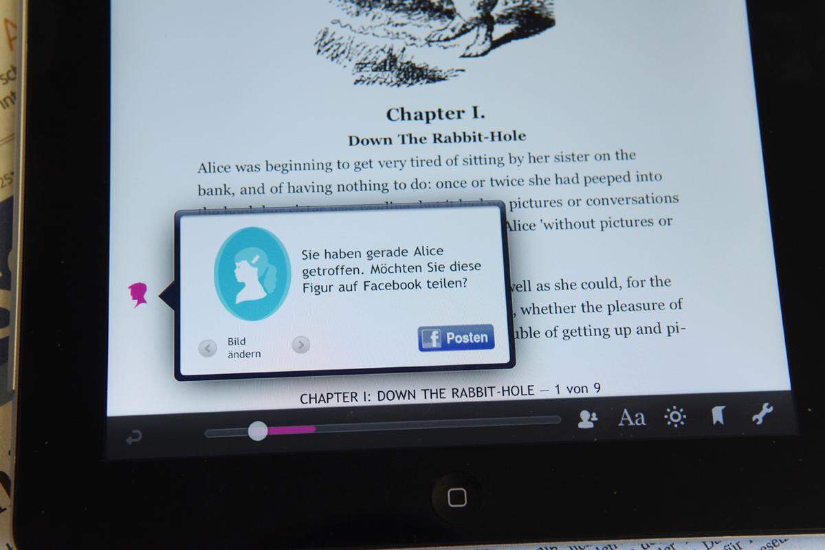 Während iBooks und Kindle keine Überraschungen bieten, nutzt die Kobo-App die zusätzlichen Möglichkeiten des iPad für witzige Details. Wenn etwa die Hauptfigur das erste Mal vorkommt, kann man diese Begegnung seinen Freunden auf Facebook mitteilen. Generell setzt Kobo sowohl bei seinem Reader als auch in der App stark auf die soziale Komponente des Lesens.