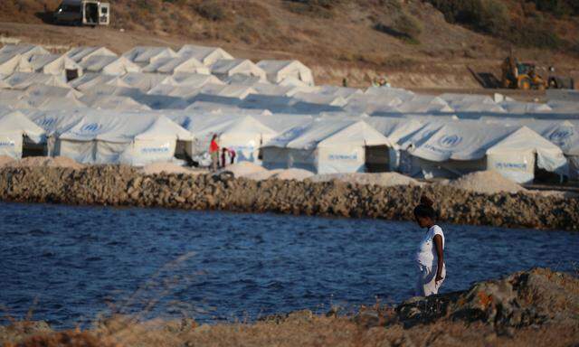 Ein neues provisorisches Flüchtlingslager auf Lesbos