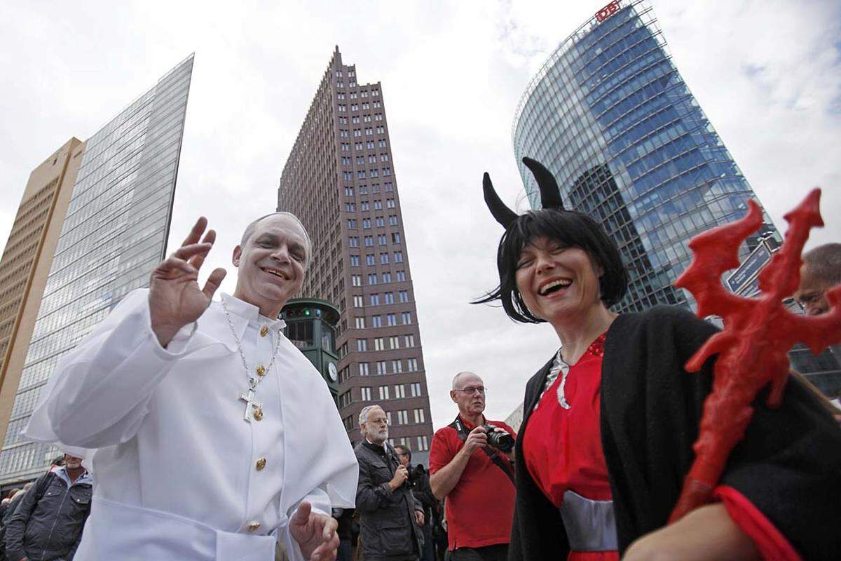 Weiter: Bilder von der Demo gegen den Papst