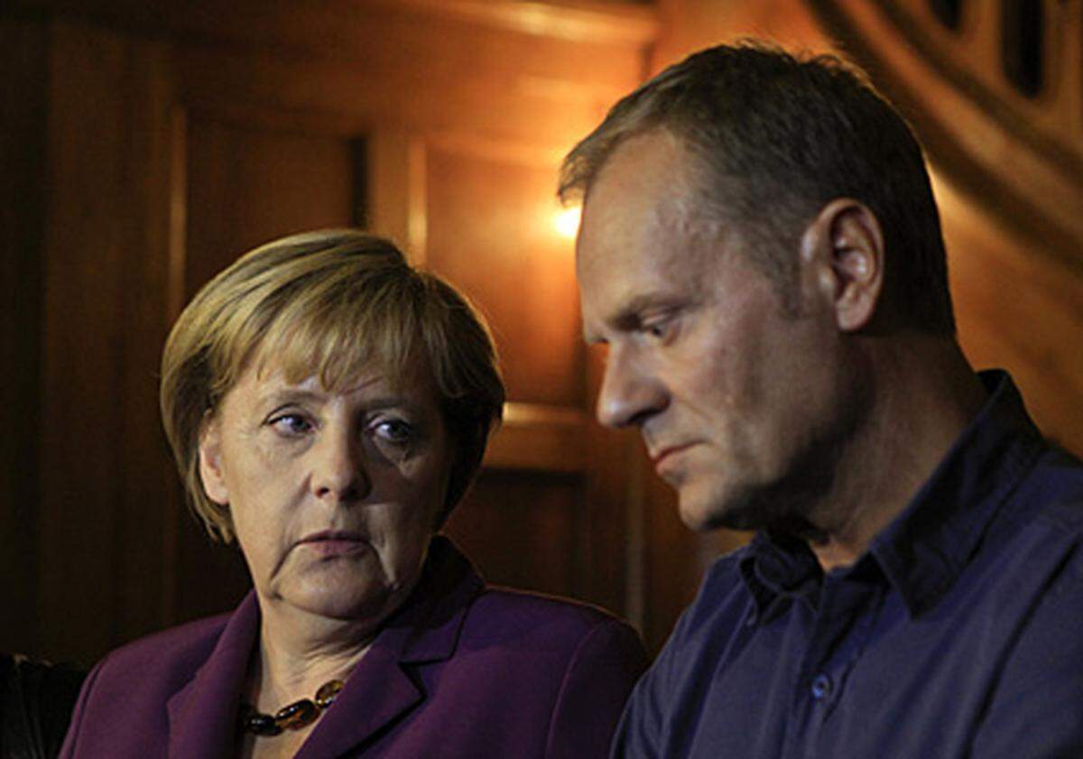Der polnische Premier Donald Tusk traf am Abend in Berlin ein. Er besuchte Überlebende in einem Krankenhaus und traf später mit der deutschen Kanzlerin Angela Merkel zusammen. Er bedankte sich bei den deutschen Rettungskräften für die professionelle Hilfe.