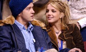 Justin Timberlake and Britney Spears bei einem Basketballspiel 2005. 