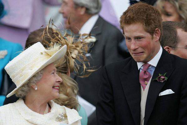 Die Queen zählt den "Ersatzmann" für die Thronfolge zum inneren Kreis der Royals, gemeinsam mit Charles und Camilla, sowie Prinz William und Kate. Ein Schicksalsschlag prägte die Royal Family nachhaltig...
