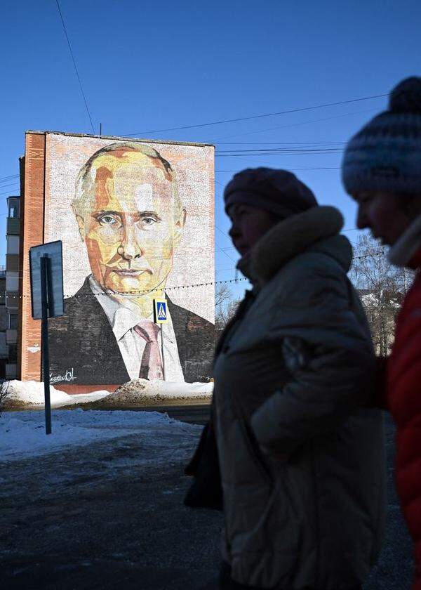 Wladimir Putin – dominant und unantastbar wie einst die Sowjetherrscher. Aber die finanzielle Basis beginnt zu bröckeln.