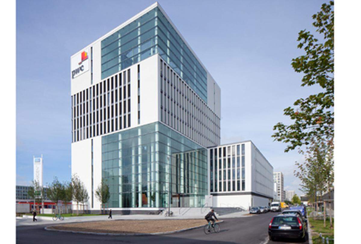 Die CA Immo hat die 50-prozentigen Gesellschafteranteile der OFB Projektentwicklung an dem soeben fertig gestellten Bürogebäude Skygarden im Münchner Arnulfpark erworben und ist damit alleiniger Eigentümer. Der übernommene anteilige Immobilienwert liegt bei 63 Millionen Euro.