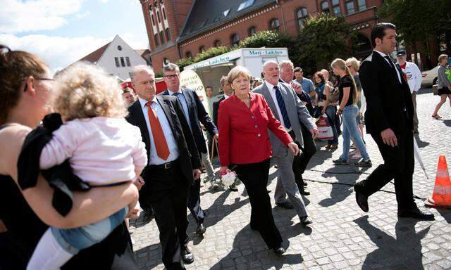 German Chancellor Merkel and Liskow visit a market in Greifswald