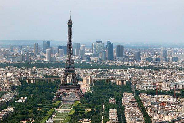 ... Paris. Die französischen Behörden begannen intensiv, den Spuren nachzugehen.