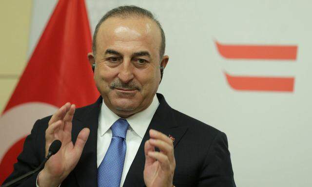 Der türkische Außenminister Mevlüt Çavuşoğlu wünscht sich Türkisch als Wahlfach an den heimischen Schulen.