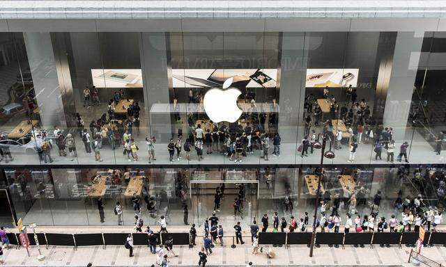Apple Inc. Opens New Hong Kong Store On Canton Road