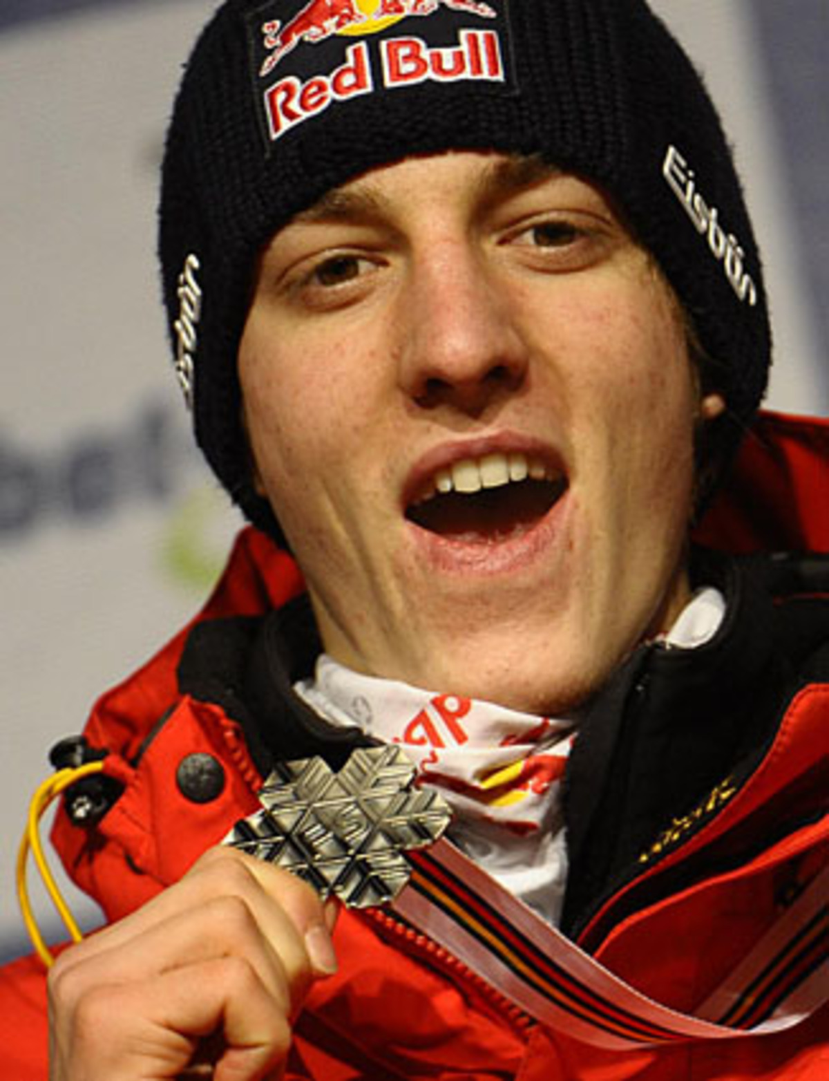 Zudem holte sich der Tiroler bei der WM in Liberec 2009 Silber im Einzelbewerb hinter Landsmann Wolfgang Loitzl.