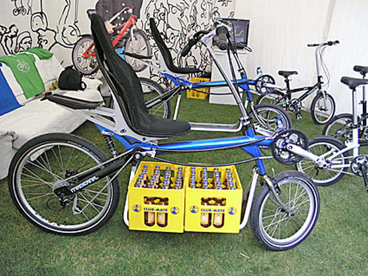 Auch eigenwillige Radkreationen konnten bewundert werden wie hier ein Last-Fahrrad, das wie geschaffen ist für den Transport von Getränkekisten.