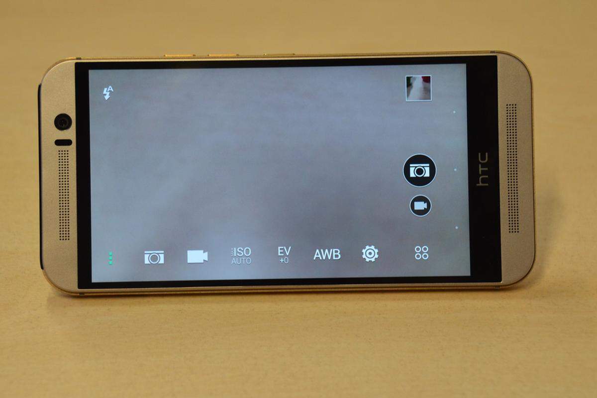 Im HTC One M7 war die Kamera sehr gut. Im Vorjahresmodell ließ die Qualität wiederum zu wünschen übrig. Und jetzt hat man im One M9 eine wenig überzeugende Mischform. Bei guten Lichtbedingungen sind die Bilder nicht herausragend, aber gut! Je schlechter das Licht, umso schlechter die Bilder.