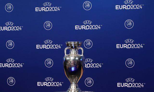Die Coupe Henri-Delaunay, seit 1960 die Auszeichnung der Fußballunion Uefa für jeden Europameister.