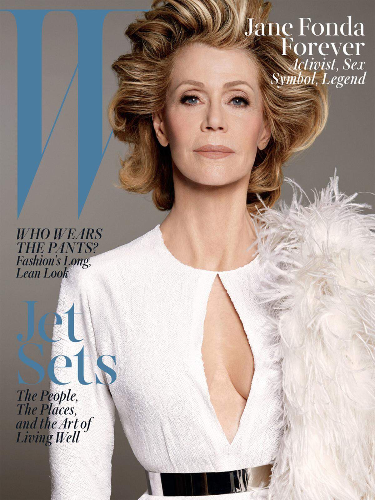 Mit 80 Jahren kann sich Jane Fonda am Cover des "W" Magazins sehen lassen. Im dazugehörigen Interview erklärt sie dann aber ganz offen, dass sie ihre Schönheits-OPs bereut.