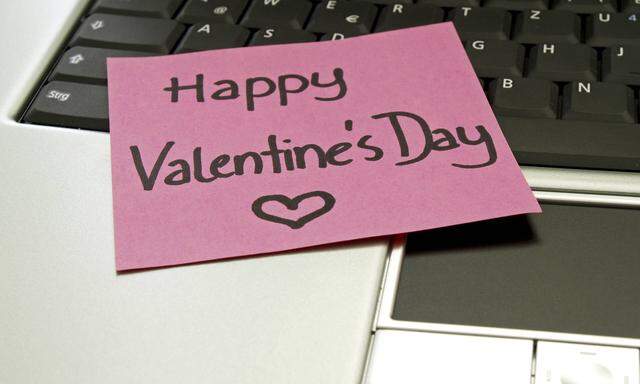 Notizzettel auf Laptop happy Valentine¥s Day fr�hlichen Valentinstag Copyright xKTHx ALLF931389