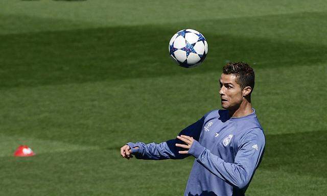 Cristiano Ronaldo hat sich für das Halbfinal-Duell mit Stadtrivalen Atlético mit Kopfbällen eingestimmt.