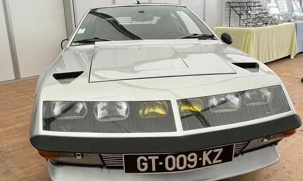 Leuchtendes Beispiel für Leichtbau: 1975er Alpine A310 mit 1,6-Liter-Vierzylinder und 125 PS bei 840 Kilogramm Gewicht.   