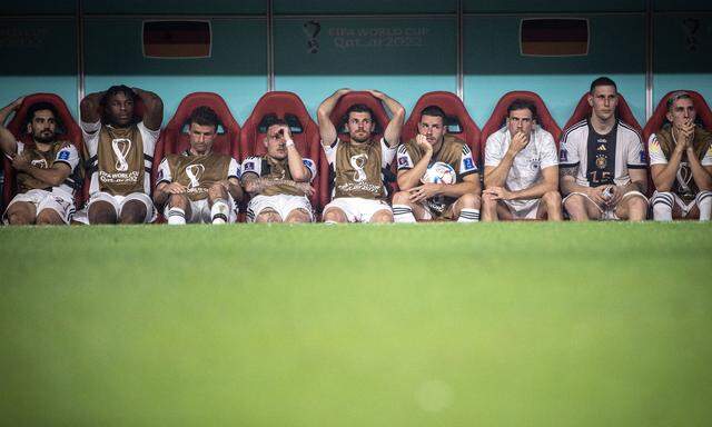 Sport Bilder des Tages Germany vs Costa Rica German players on the bench during Germany vs Costa Rica at Al Bayt Stadium