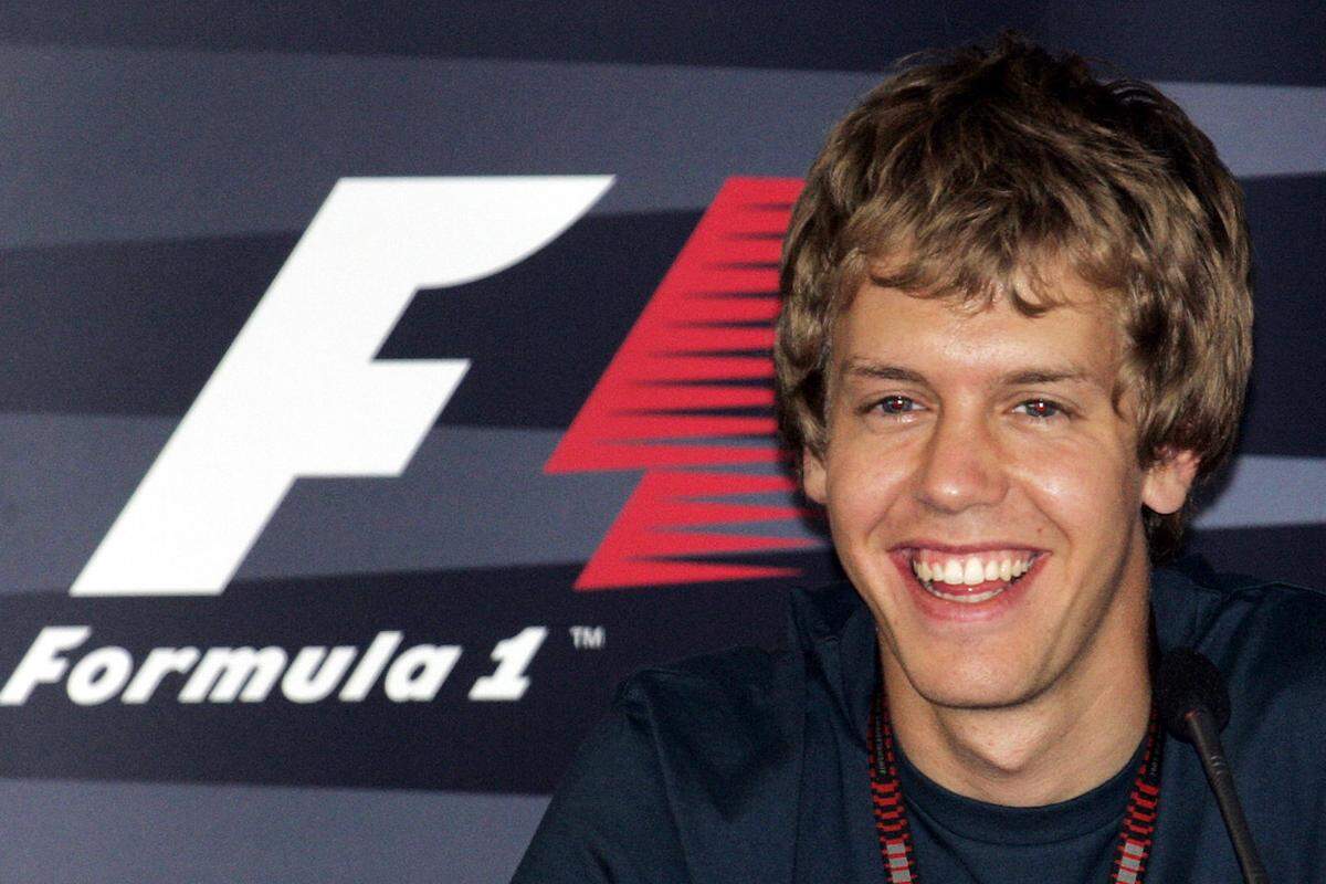 Das Jahr 2007 begann Vettel zunächst als Test- und Ersatzfahrer für BMW Sauber. Nach der Verletzung von Robert Kubica in Montreal feierte Vettel in Indianapolis sein Renndebüt. Der Deutsche schaffte auf Anhieb Platz acht und wurde damit jüngster Fahrer, der je einen WM-Punkt holte.