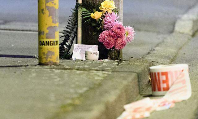 Blumen auf der Linwood Avenue für die Opfer des Anschlags 