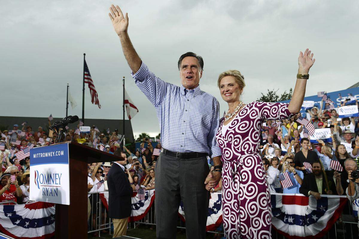 Das ging sogar so weit, dass sich Diane von Fürstenberg, selbst eine Anhängerin Obamas, von der Kleiderwahl Ann Romneys distanzierte.