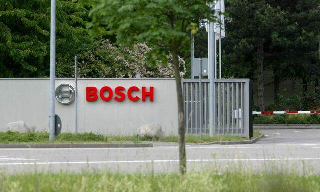 Ende 2023 hatte Bosch weltweit rund 427.600 Beschäftigte, davon 133.800 in Deutschland. 
