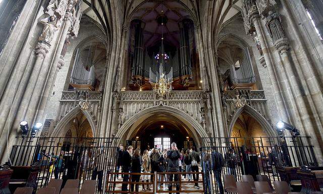 Archivbild aus dem Jahr 2017, die große Orgel auf der Empore des Wiener Stephansdom erklingt bald wieder.