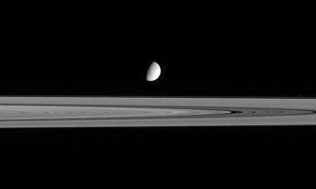 Blick auf Saturn von Enceladus