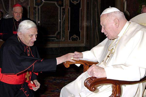 Eigentlich wollte er schon drei Jahre zuvor in Pension gehen. Doch Papst Johannes Paul II. ließ den damals 75-jährigen Kardinal nicht ziehen.