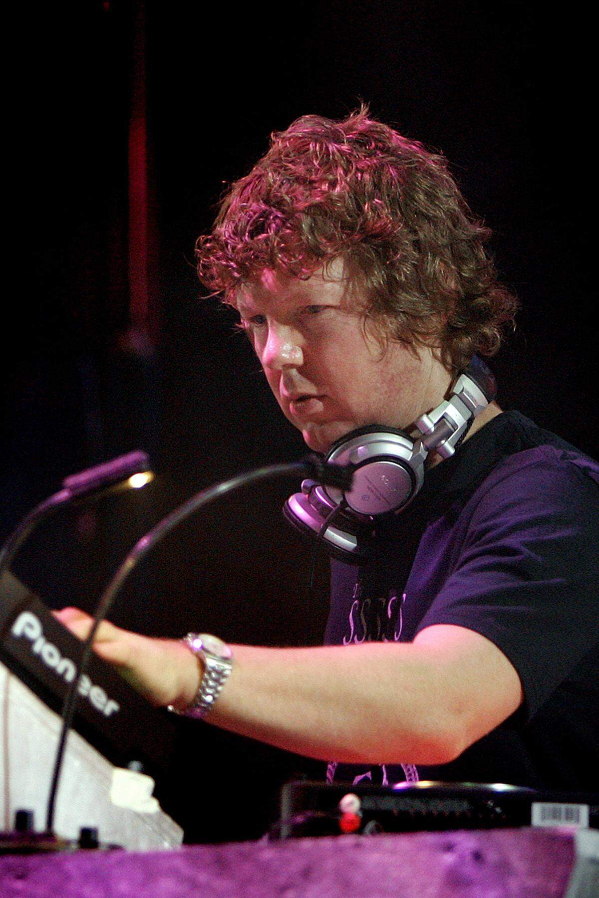 Der Brite John Digweed liegt mit 45 Millionen auf Platz 6 der elitären DJ-Liste.