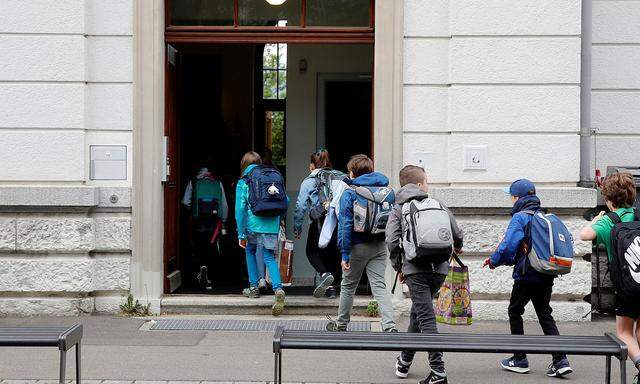 Bei uns werden sie die Schule mit Mundschutz betreten.