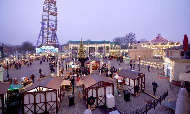 Der Wintermarkt neben dem Riesenrad.