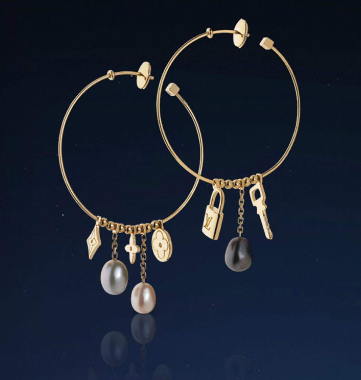 Perlen und Schlüssel sorgen bei diesen Ohrringen von Louis Vuitton für weihnachtlichen Aufputz.