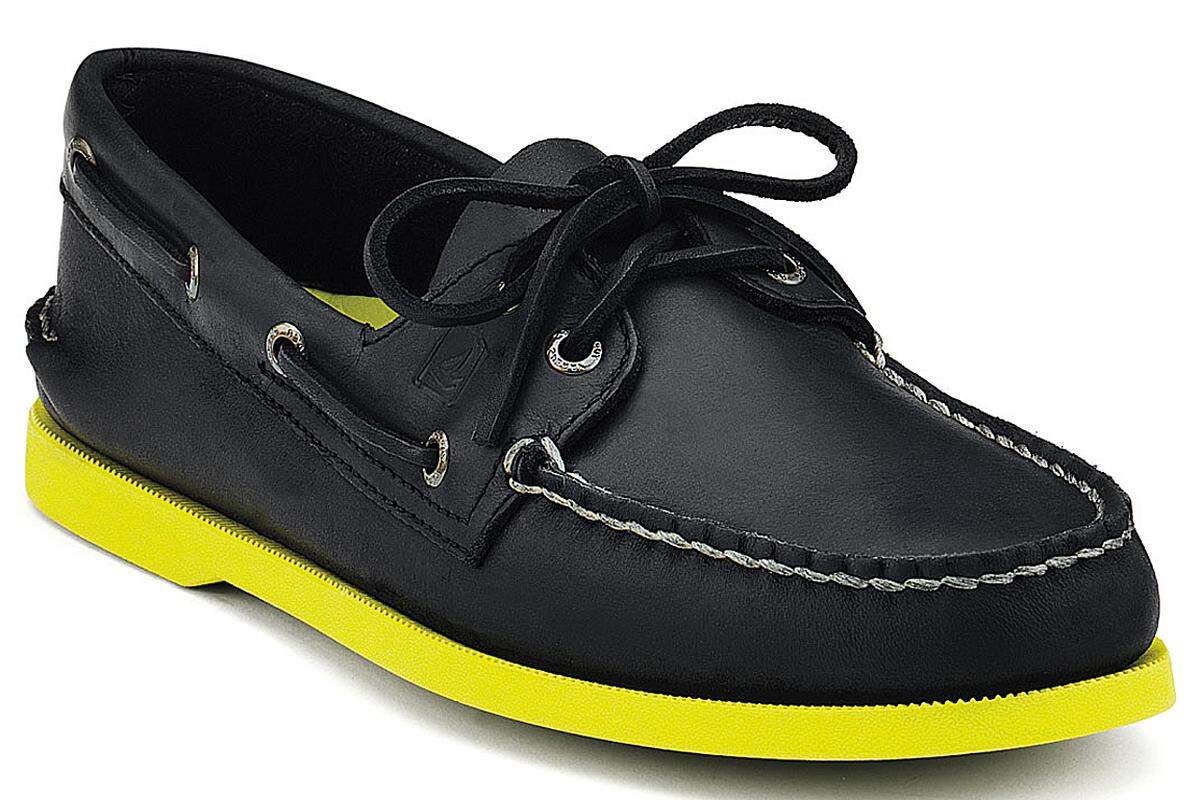 Als neuer Trend wird sich in dieser Saison die farbige Schuhsohle etablieren. Loafers von Sperry Topsider, www.sperrytopsider.com.