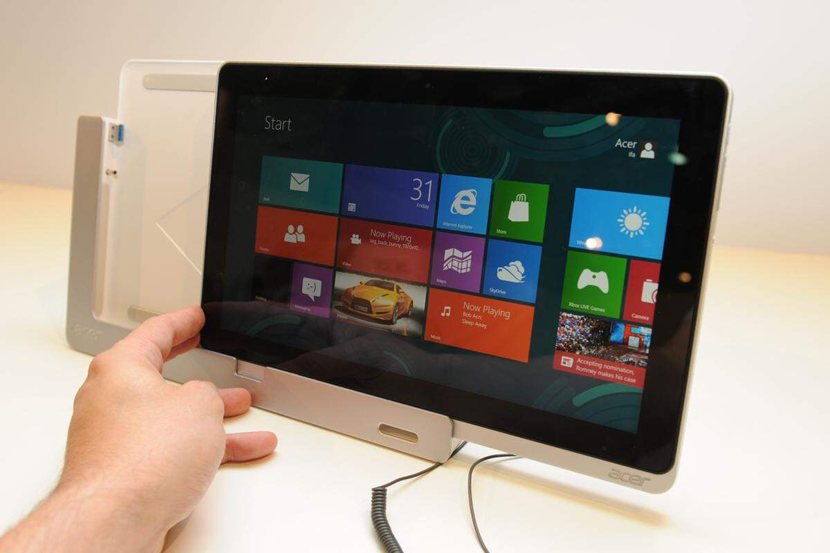Schon bekannt ist Acers Vision eines Windows-8-Tablets. Das Modell kommt mit einem Core-i5-Chip und einem Dock, in das man das Gerät einfach hineinschiebt.
