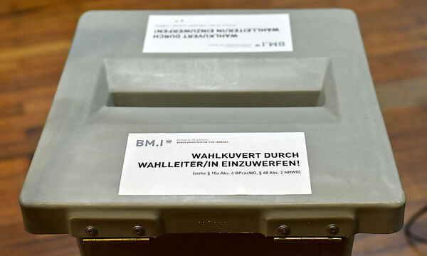 Symbolbild: Eine Wahlurne 